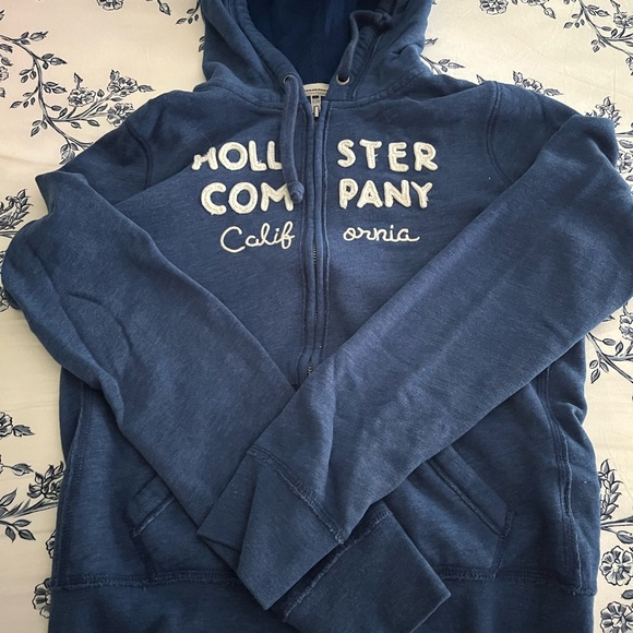 Set of 4 Hollister hoodies - Picture 3 of 5